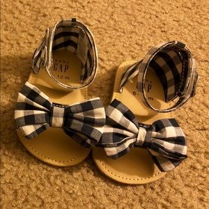 Baby girl navy blue gingham sandals